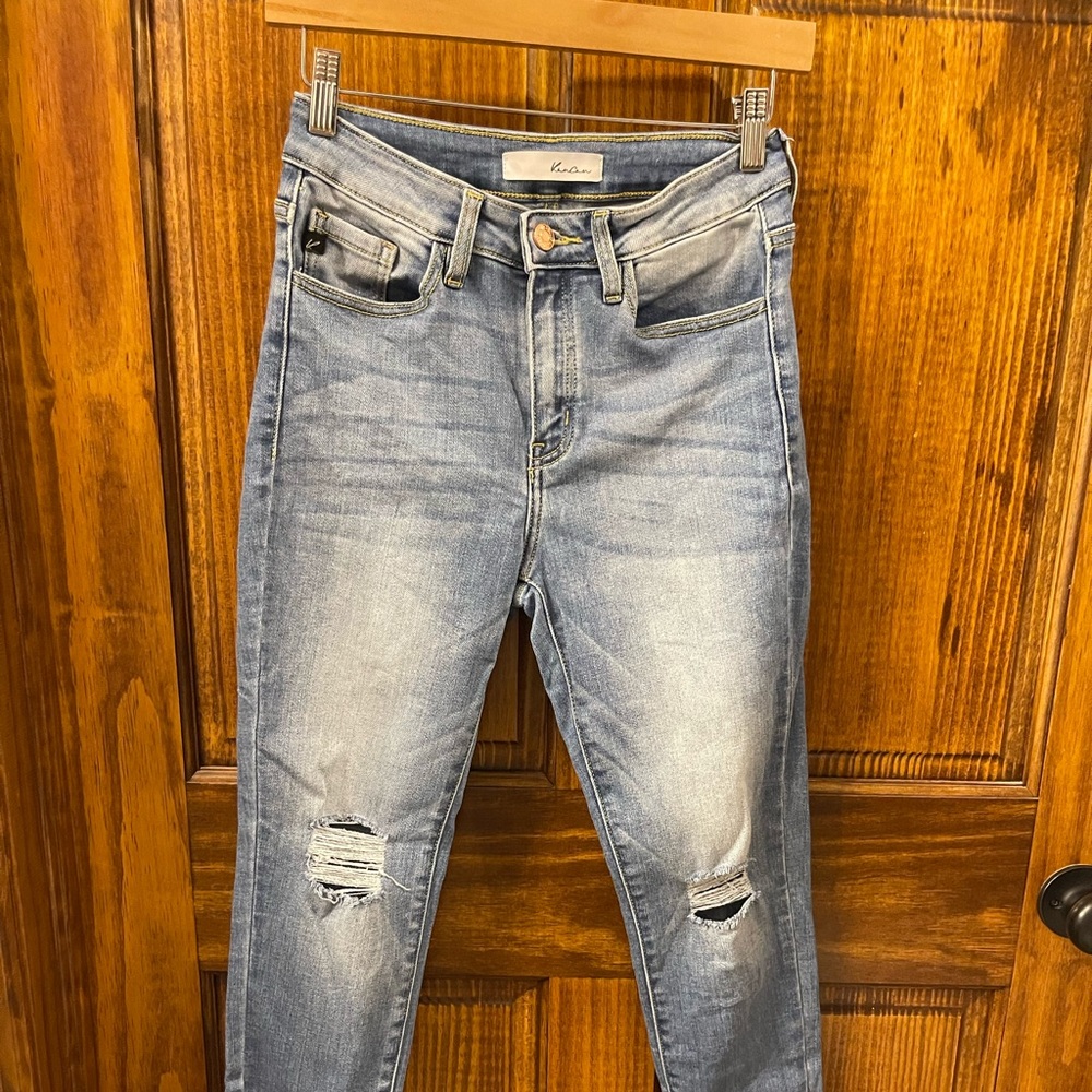 Light jean skinny distressed jeans
